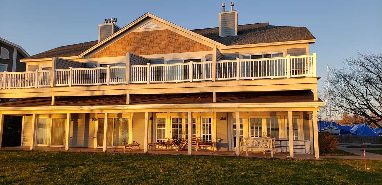 Madeline Island Inn Outside