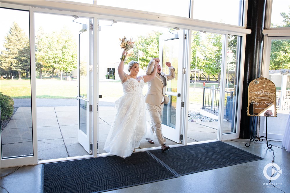 Discovery Center, trolly, wedding, wedding lake superior, wedding crew, mn up north. mn north weddings, iron range weddings.