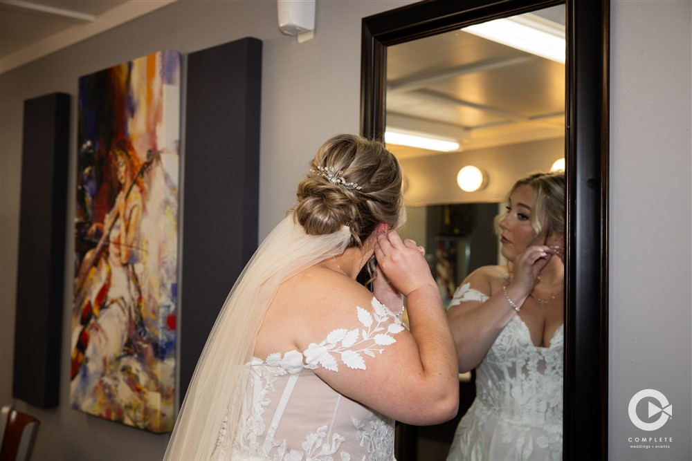 Discovery Center, trolly, wedding, wedding lake superior, wedding crew, mn up north. mn north weddings, iron range weddings.